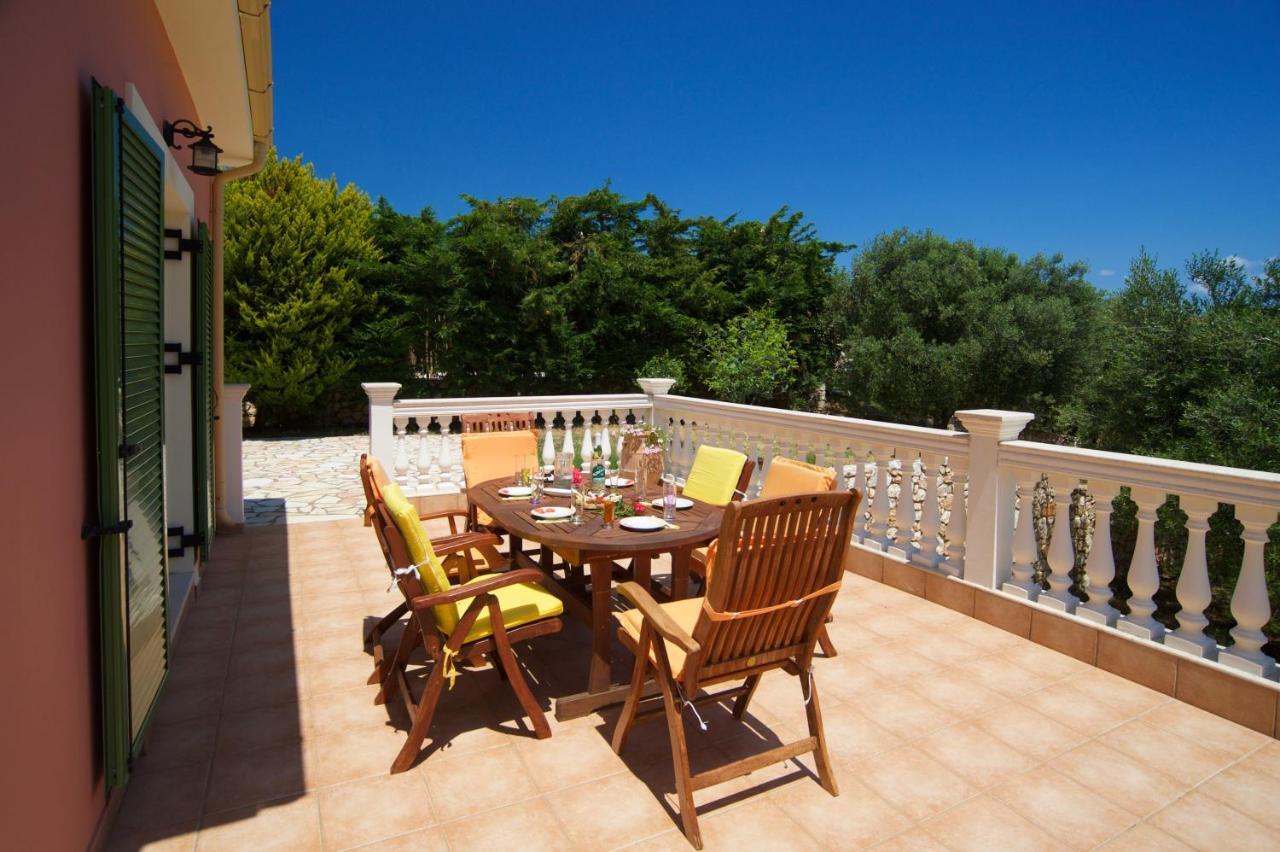 Iliachtides Villas Karavomylos Quarto foto