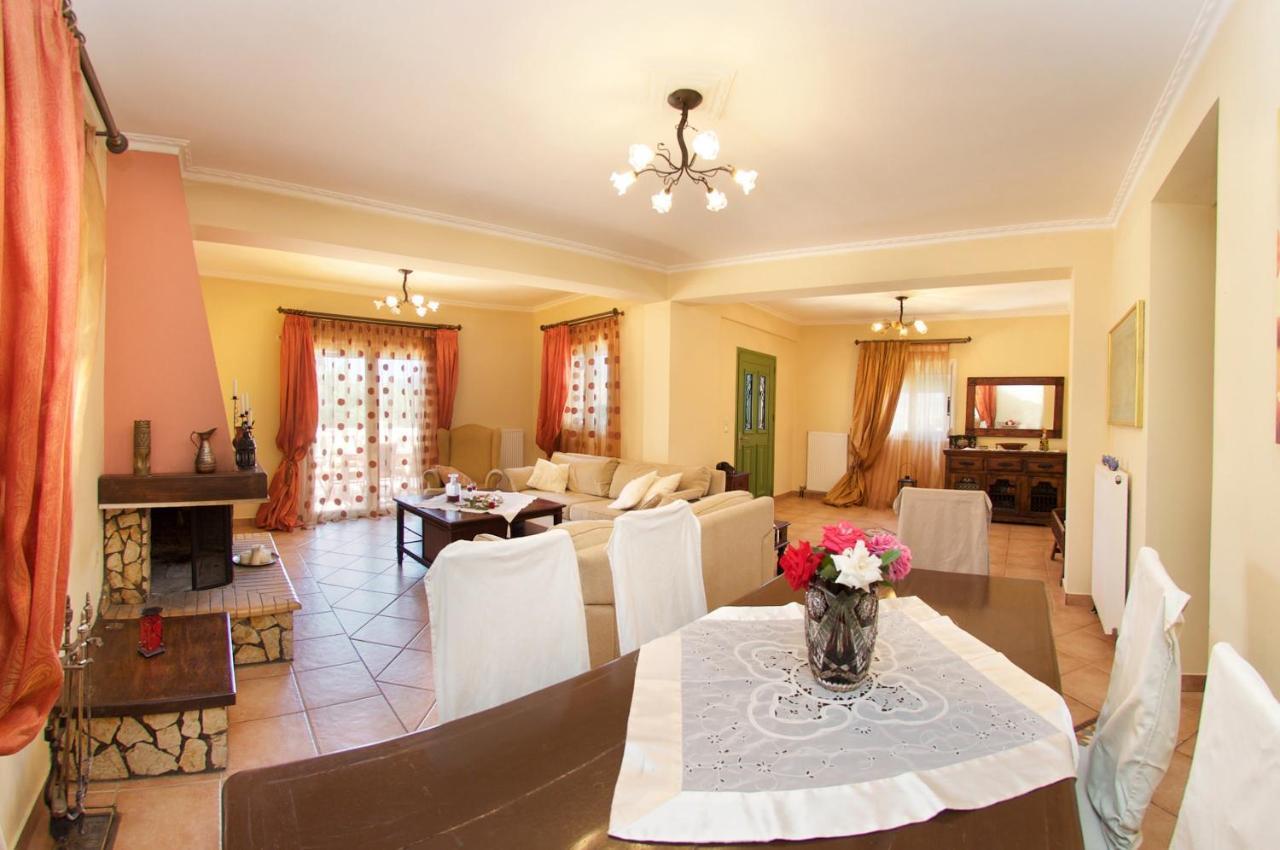 Iliachtides Villas Karavomylos Quarto foto